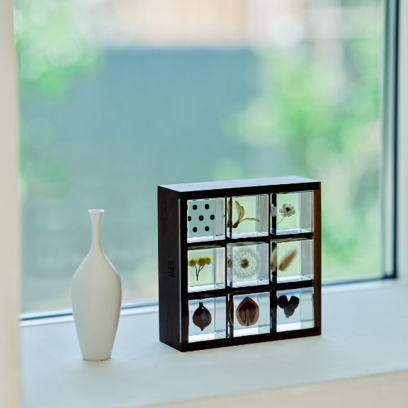 Image of Wooden box for 9 Sola cubes